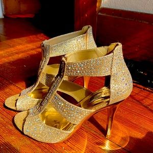 GOLD SPARKLY SILVER SLIPPER HEELS